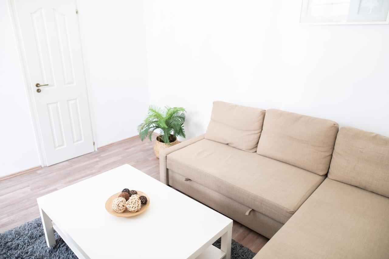 N28 Condo Apartment Next To Andrassy. Budapest Esterno foto